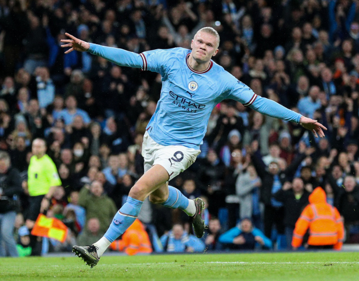  曼城中锋哈兰德帽子戏法，蓝月亮横扫沃特福德  