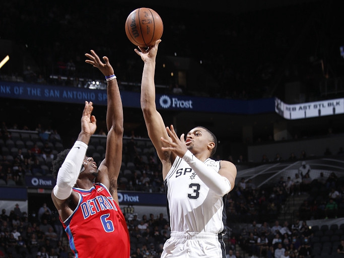  阿德巴约两双热火团队篮球碾压活塞取四连胜