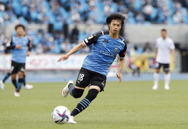  布莱顿日本球星三笘薰闪耀，单骑闯关助球队取胜